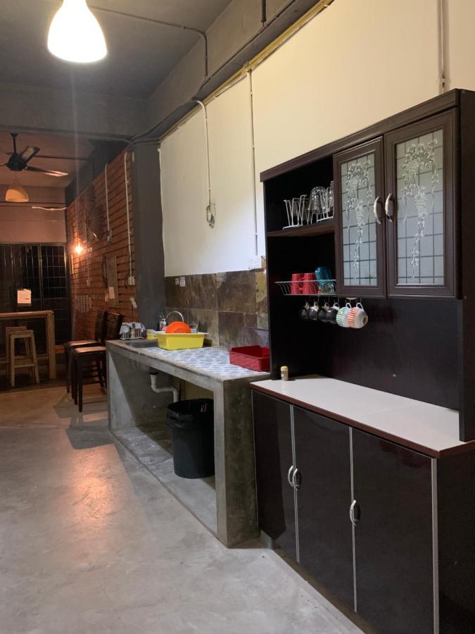 Batu Bata Guesthouse Kuching Dış mekan fotoğraf
